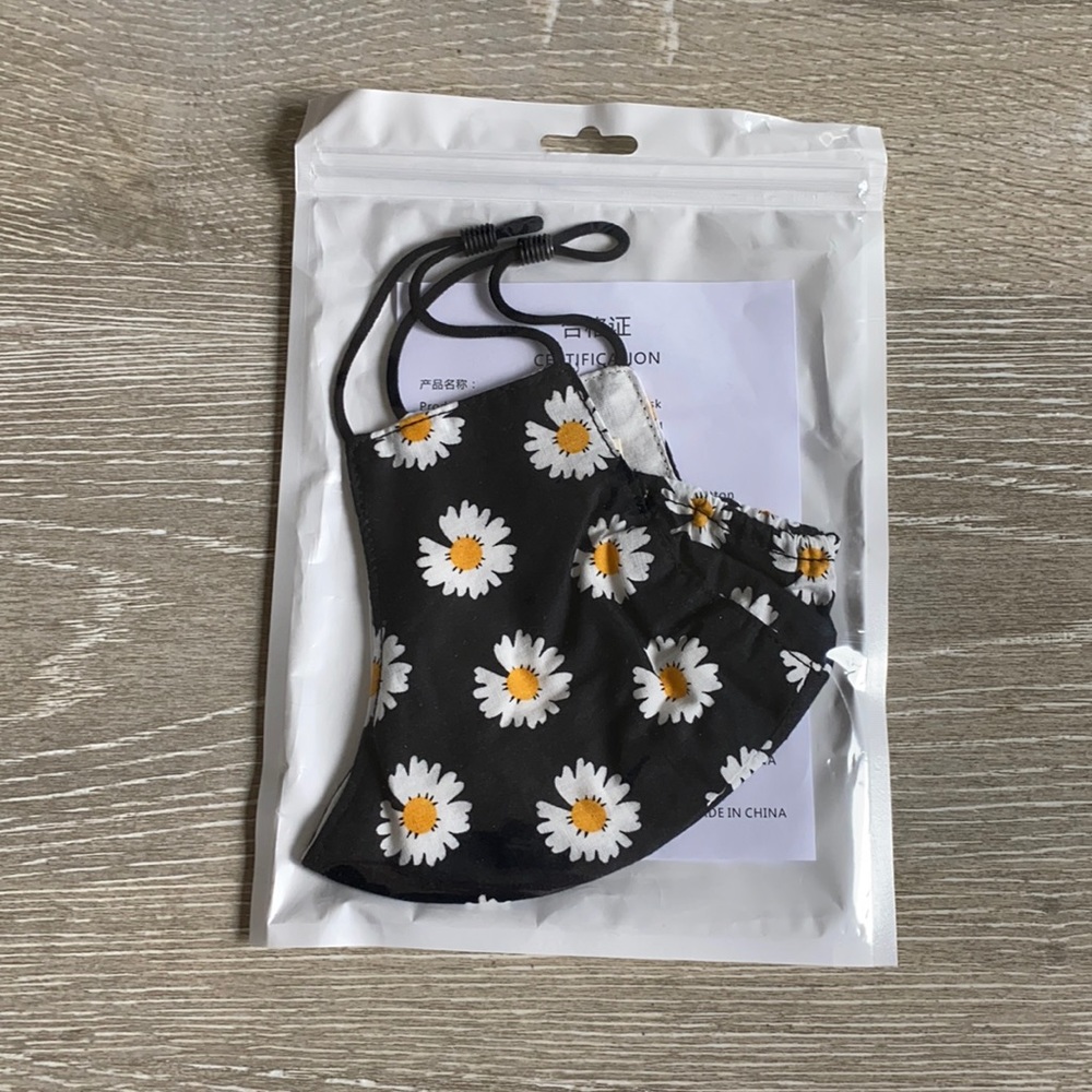 Lucy Paris Daisy Floral Face Mask